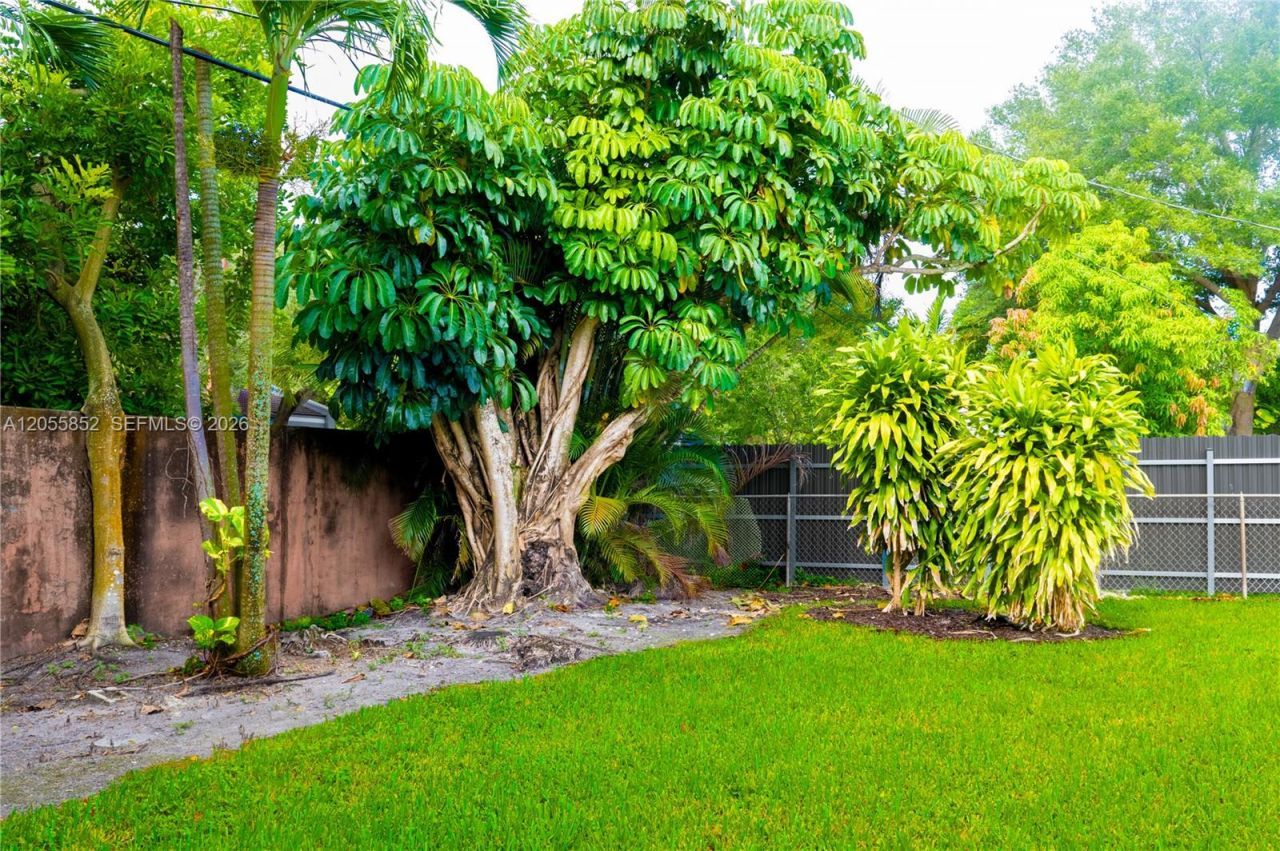 7330 NW 1st Ct , Pembroke Pines, FL 33024 Photo