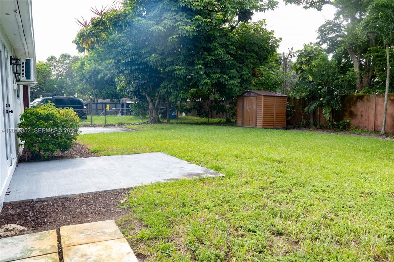 7330 NW 1st Ct , Pembroke Pines, FL 33024 Photo