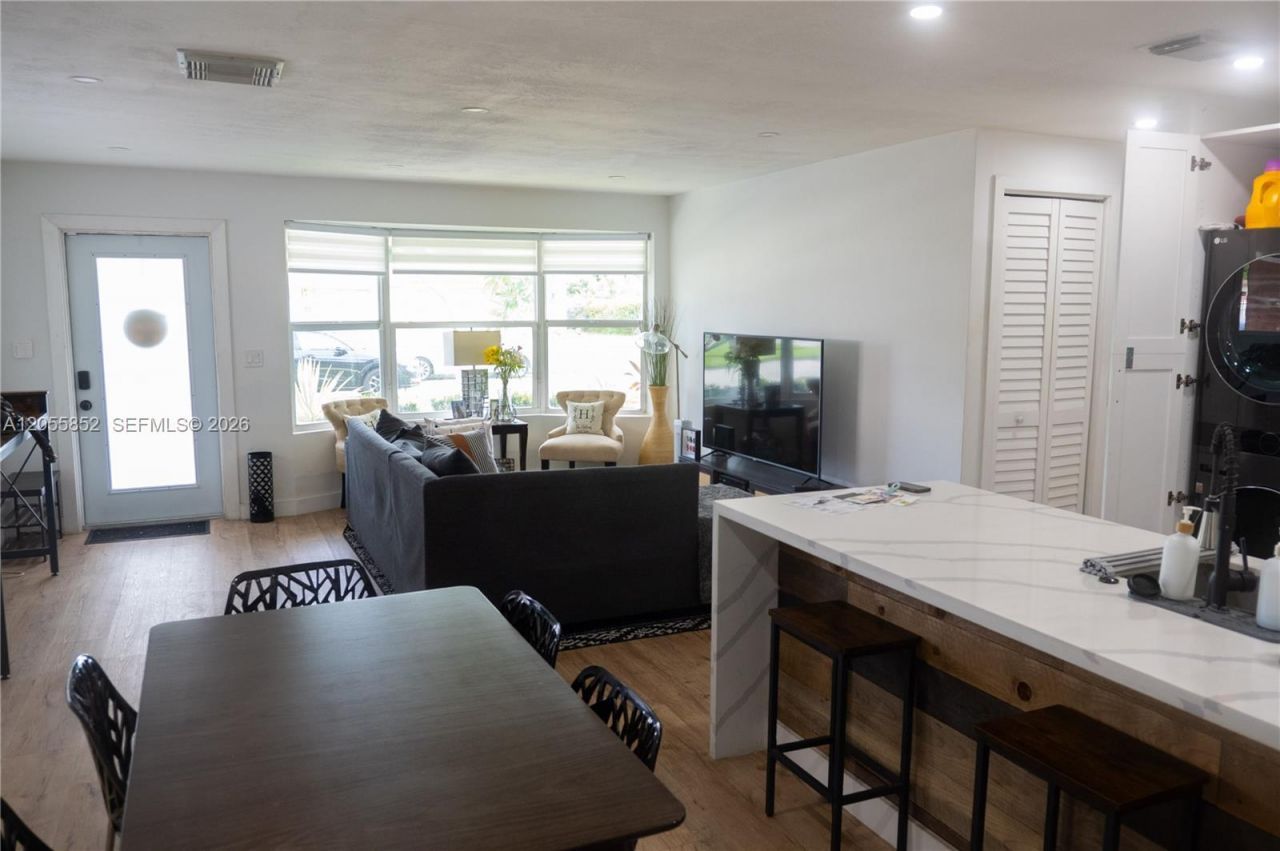 7330 NW 1st Ct , Pembroke Pines, FL 33024 Photo