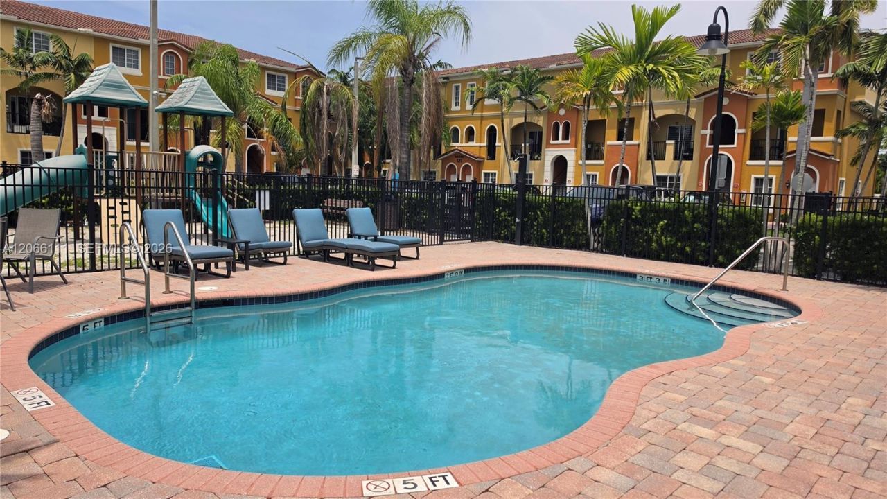 141 NW 2nd Ave , Unit 2, Hallandale Beach, FL 33009 Photo