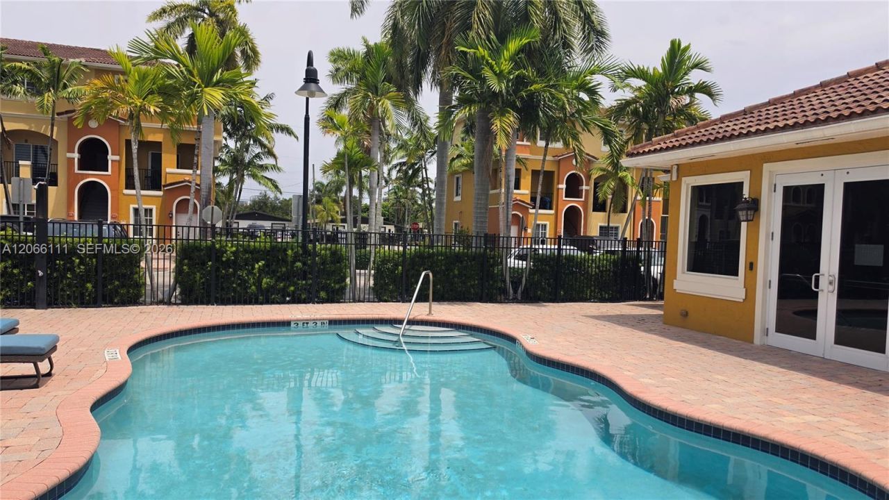 141 NW 2nd Ave , Unit 2, Hallandale Beach, FL 33009 Photo