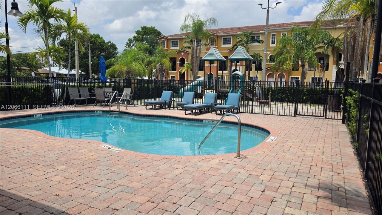 141 NW 2nd Ave , Unit 2, Hallandale Beach, FL 33009 Photo