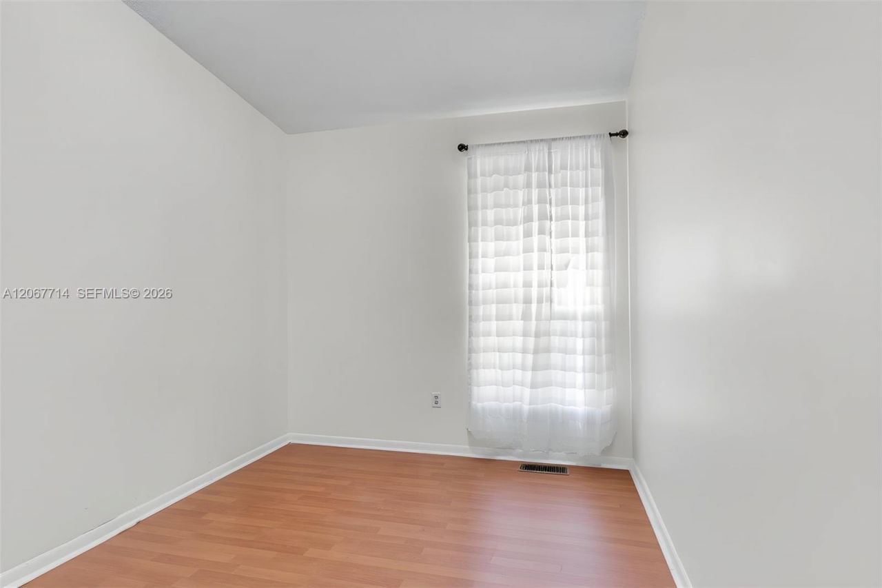 6760 NW 186th Ter, Hialeah, FL 33015 Photo