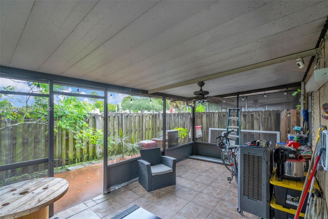 6760 NW 186th Ter, Hialeah, FL 33015 Photo