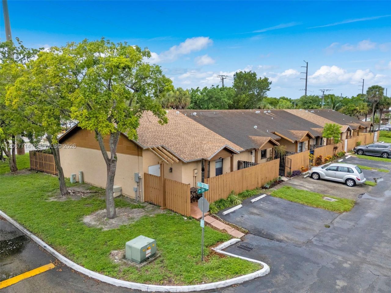 6760 NW 186th Ter, Hialeah, FL 33015 Photo