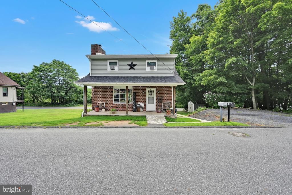 18 BUNGALOW STREET , LAVELLE, PA 17943