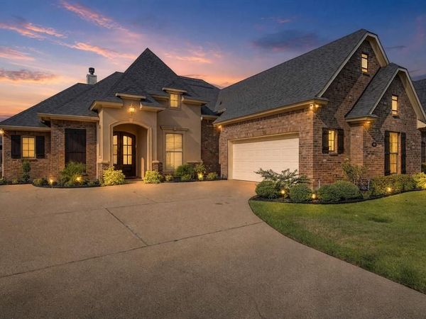 1208 Pontchartrain Court , Bossier City, LA 71111