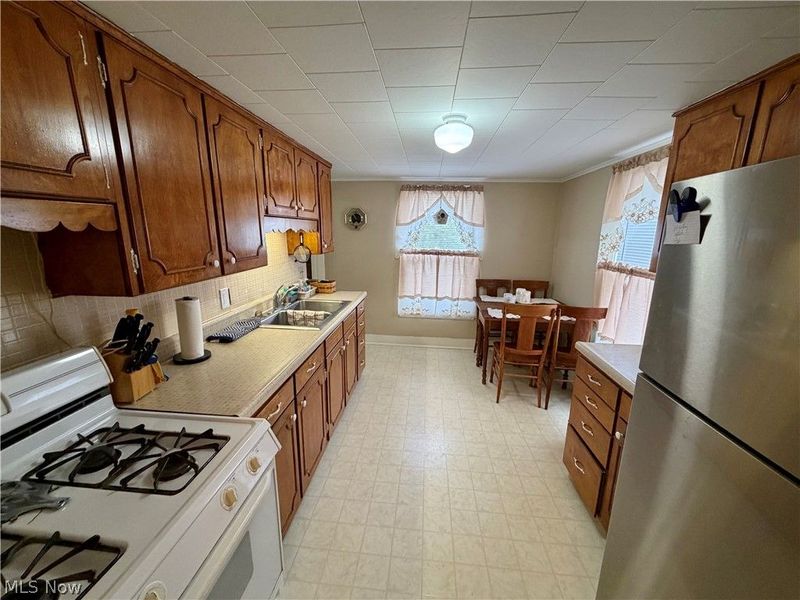 475 E Bell Avenue, McConnelsville, OH 43756 Photo 10