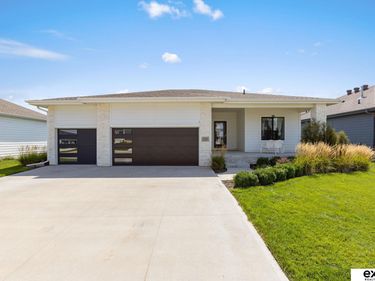 4603 Lawnwood Drive, Papillion, NE 68133