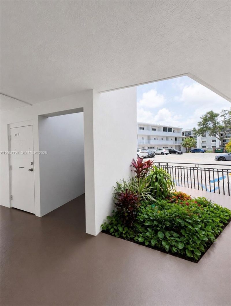 5611 W 25th Ct, Unit 8A, Hialeah, FL 33016 Photo
