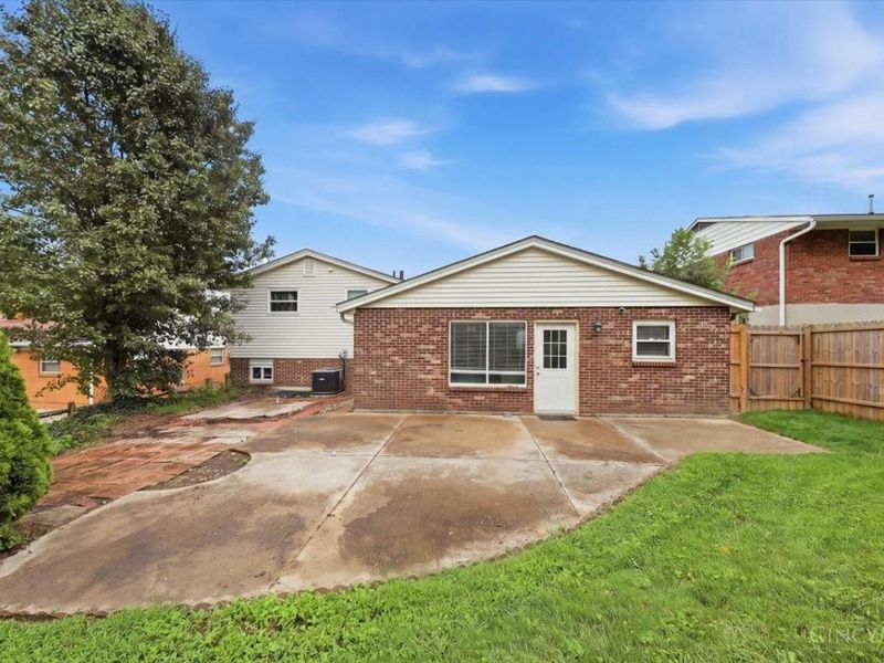 2343 Fairgreen Drive, Green Township, OH 45238 Photo 21
