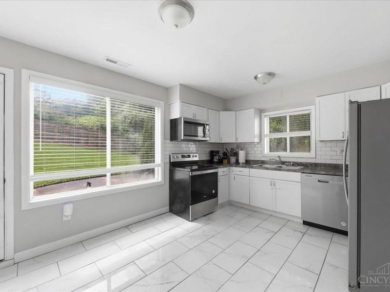 2343 Fairgreen Drive, Green Township, OH 45238 Photo 5