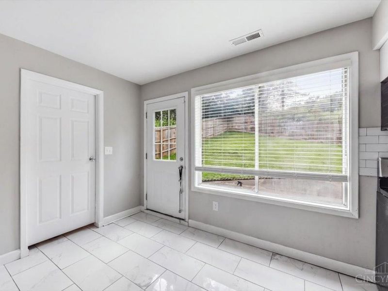 2343 Fairgreen Drive, Green Township, OH 45238 Photo 7