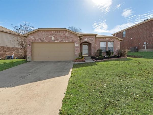 2528 Big Spring Drive , Fort Worth, TX 76120