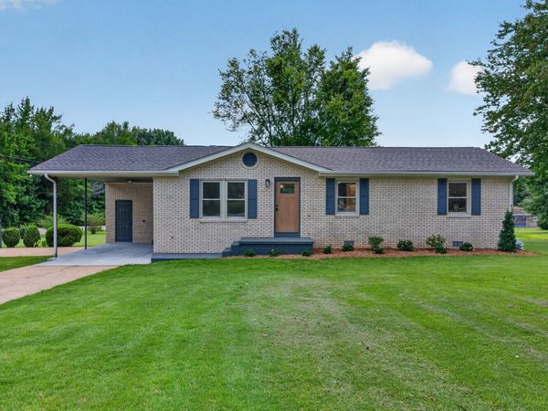 21 Robertson St , Mc Ewen, TN 37101