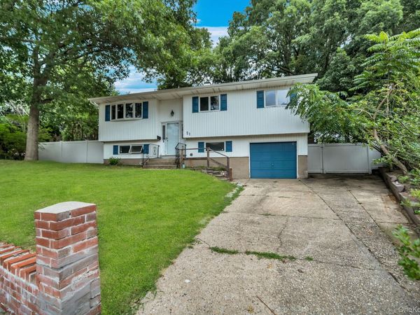 21 University Drive, Ronkonkoma, NY 11779