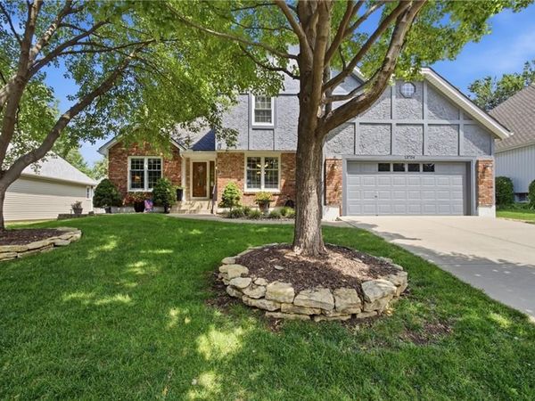 13704 W 75th Terrace, Lenexa, KS 66216