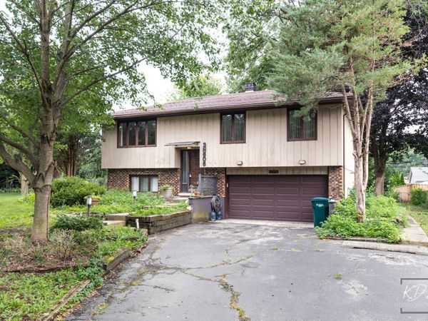 3N606 Locust Avenue , West Chicago, IL 60185