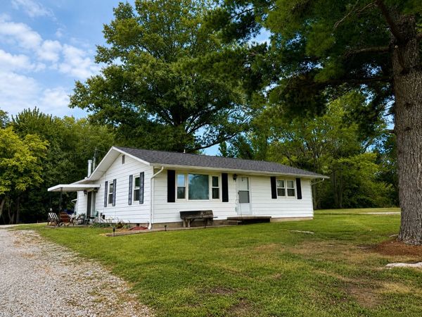 8364 Stuyvesant Street , Benton, IL 62812