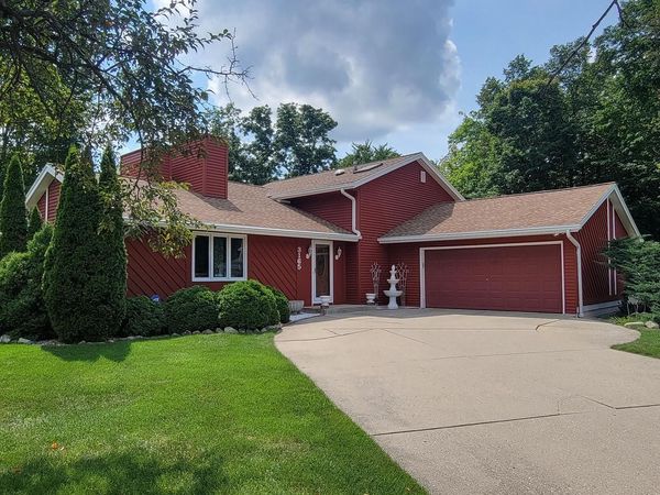 3165 S Manor COURT, New Berlin, WI 53151