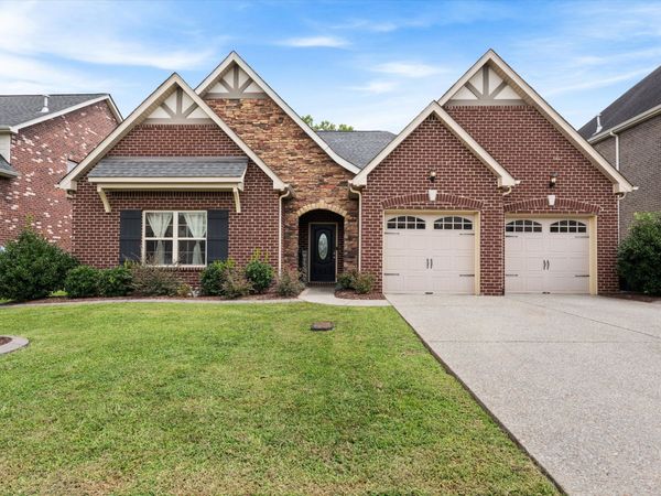 108 Gulfstream Dr, Gallatin, TN 37066