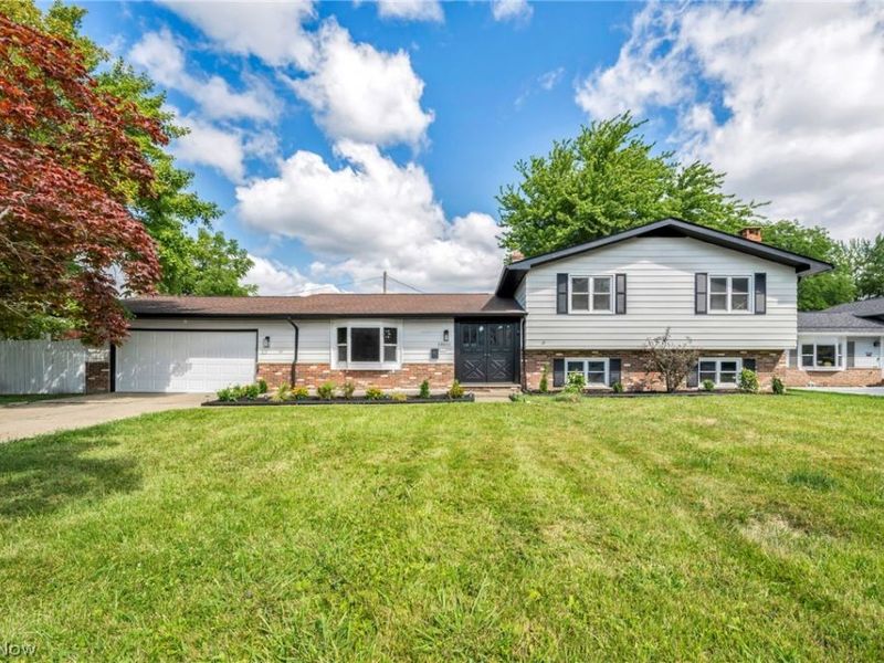 28610 Lynhaven Drive , North Olmsted, OH 44070 Photo 1