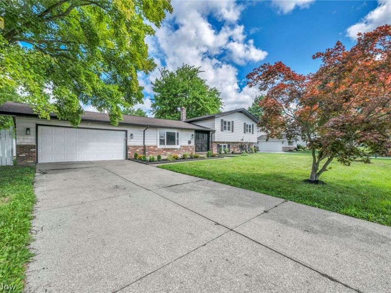 28610 Lynhaven Drive , North Olmsted, OH 44070 Photo 2