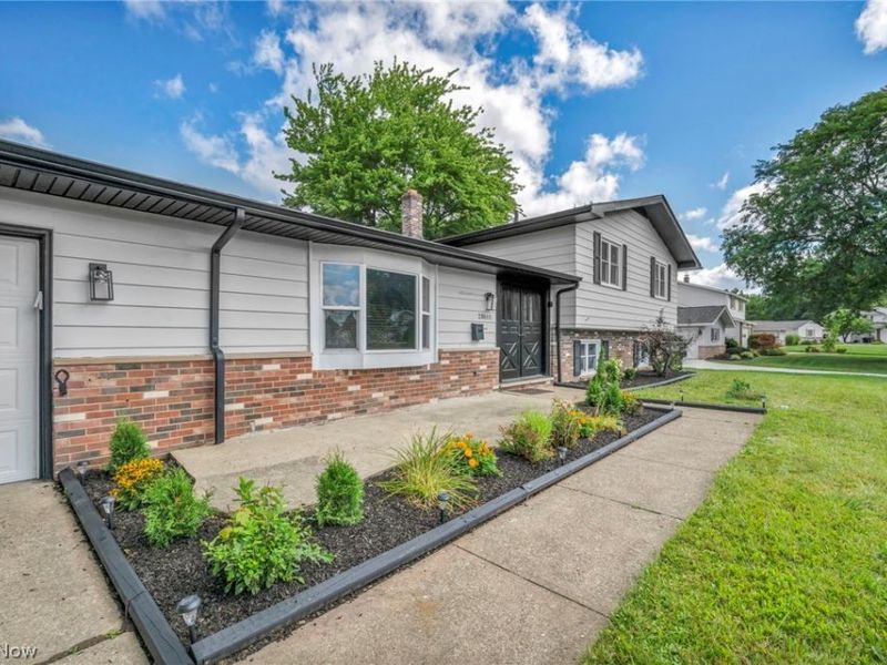 28610 Lynhaven Drive , North Olmsted, OH 44070 Photo 3