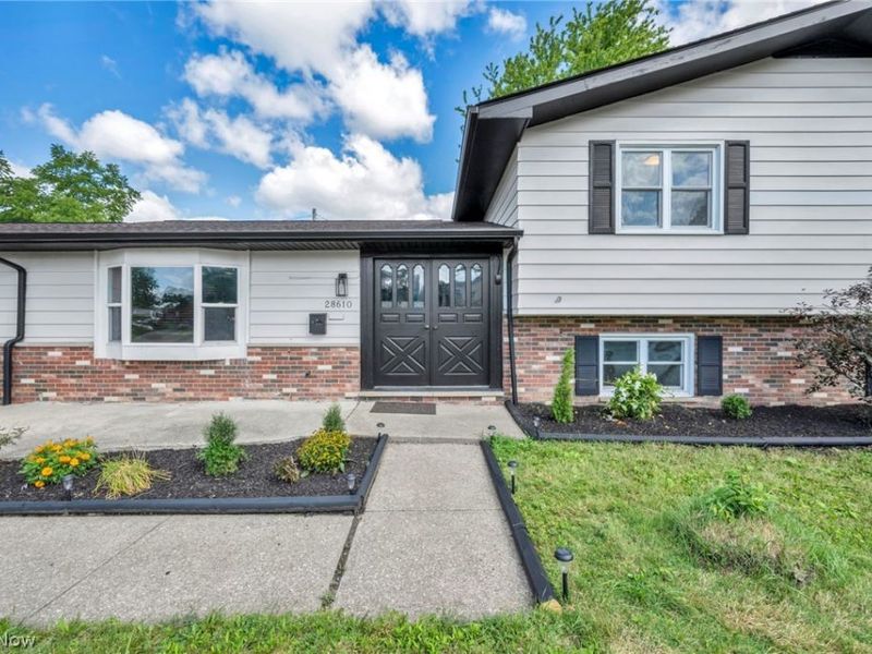 28610 Lynhaven Drive , North Olmsted, OH 44070 Photo 4