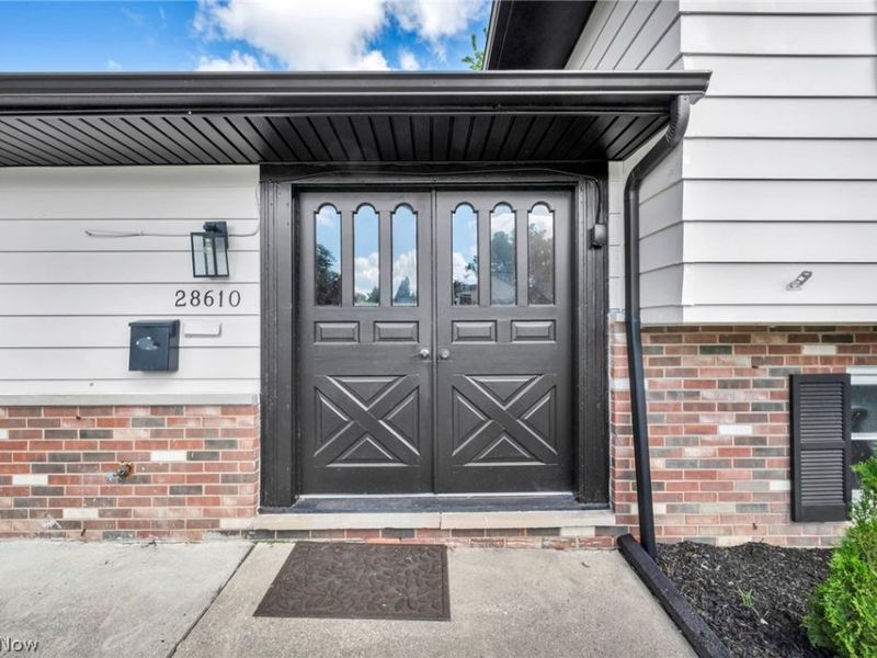 28610 Lynhaven Drive , North Olmsted, OH 44070 Photo 5
