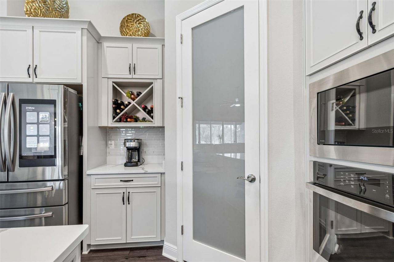 10597 Meadowrun Drive, Lithia, FL 33547 Photo