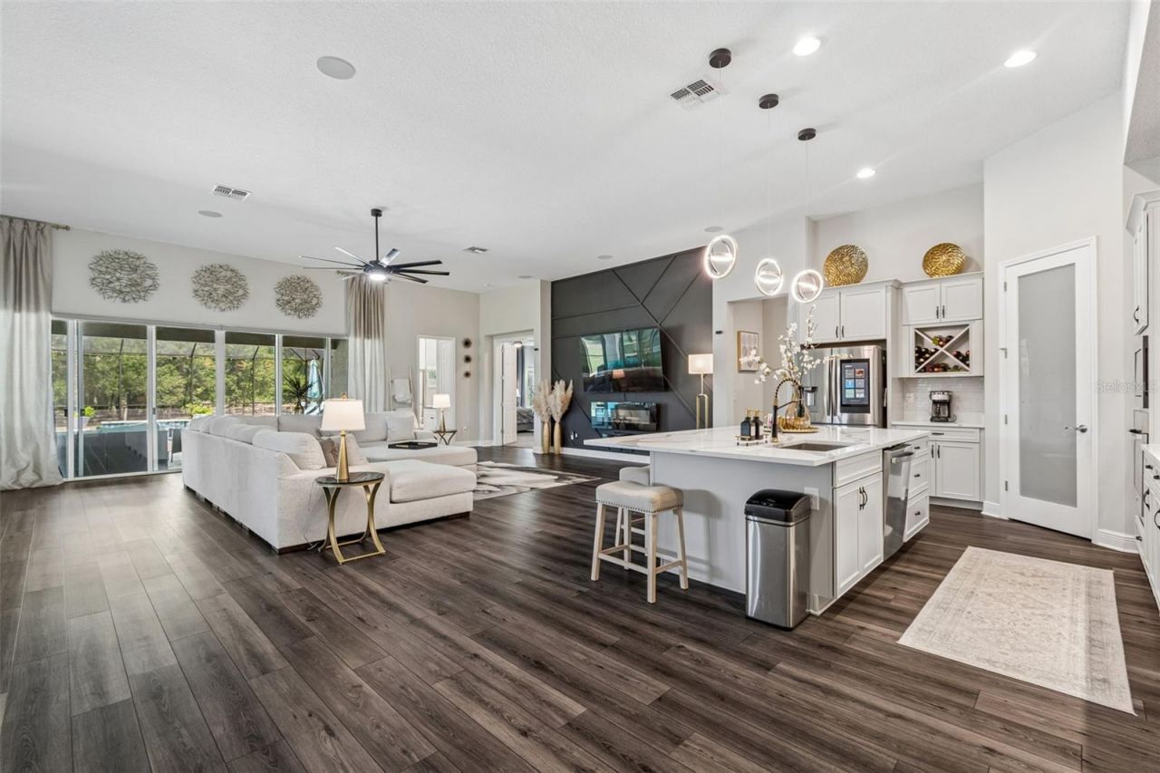 10597 Meadowrun Drive, Lithia, FL 33547 Photo