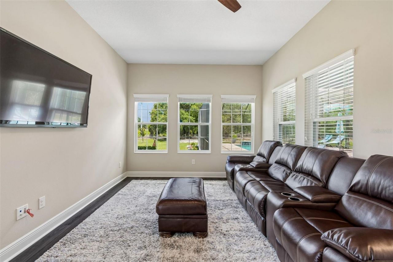 10597 Meadowrun Drive, Lithia, FL 33547 Photo
