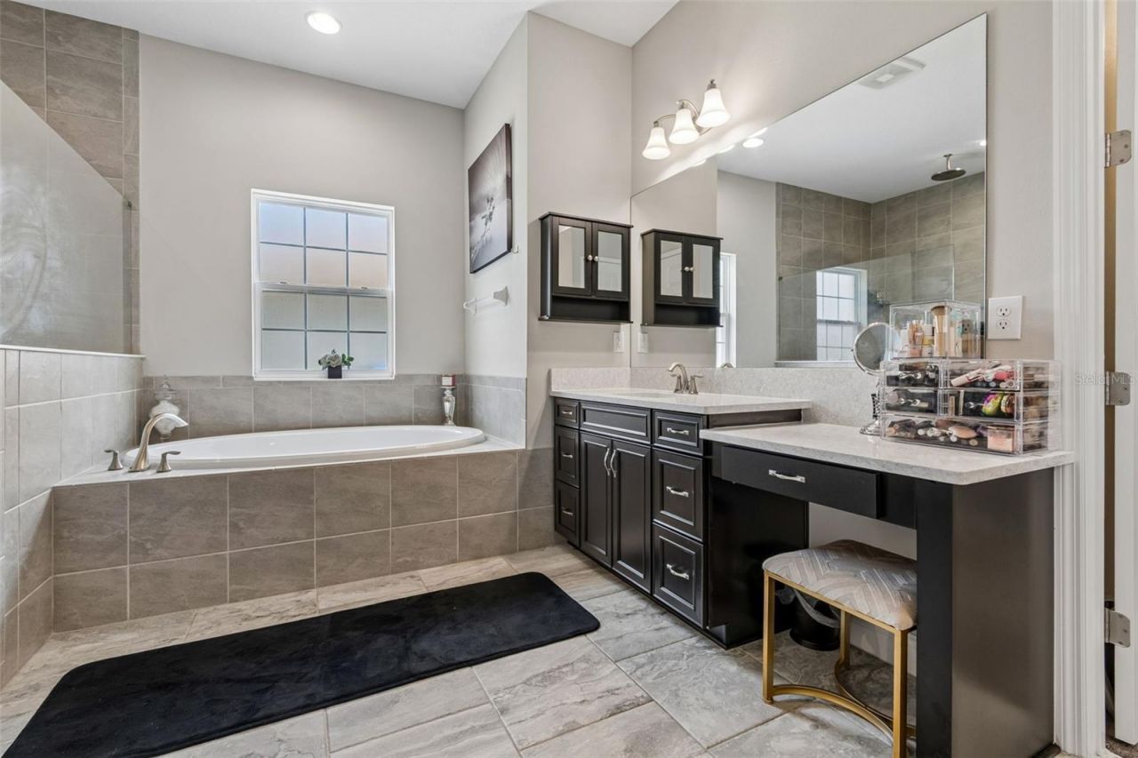 10597 Meadowrun Drive, Lithia, FL 33547 Photo
