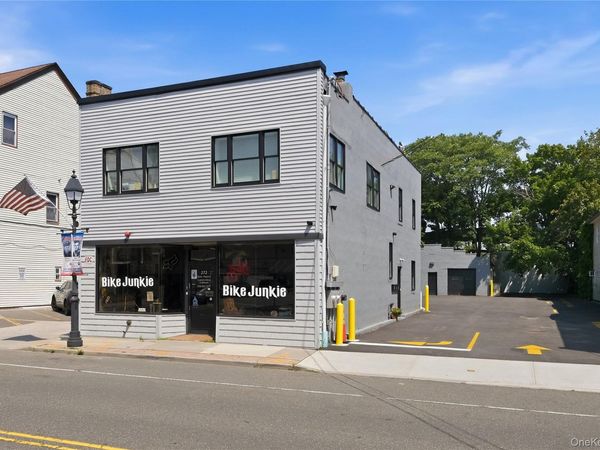 272 Broadway , Bethpage, NY 11714