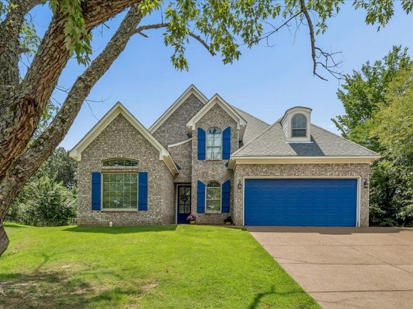 8867 E HAMPTON COURT DR, Memphis, TN 38016