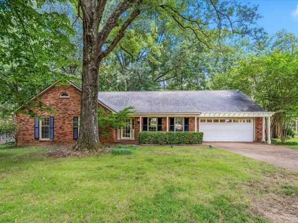 1528 HOLLY HILL DR, Germantown, TN 38138
