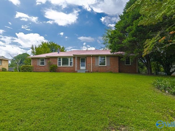 4019 McClain Lane NW, Huntsville, AL 35810