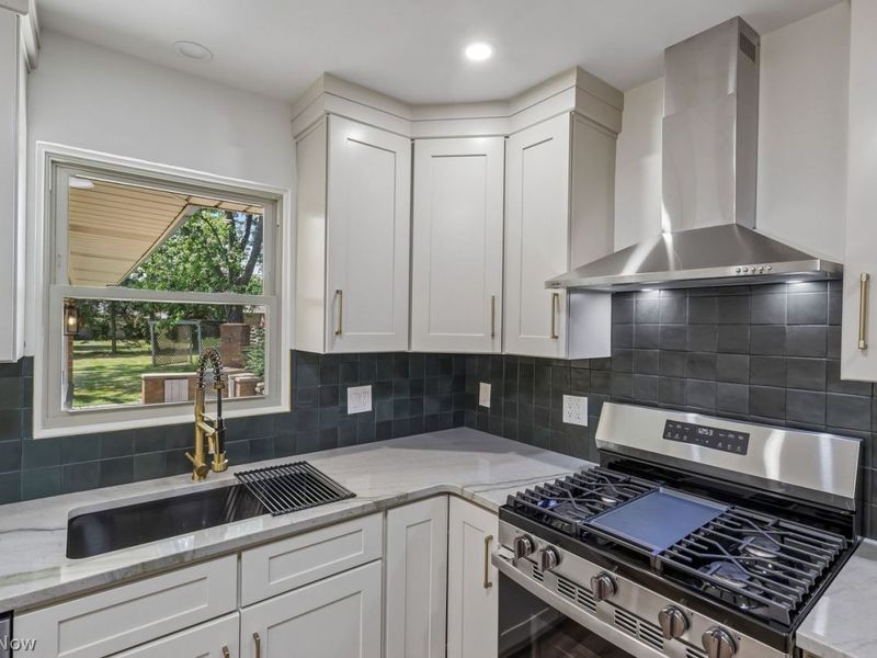 270 Starlight Drive, Seven Hills, OH 44131 Photo 5