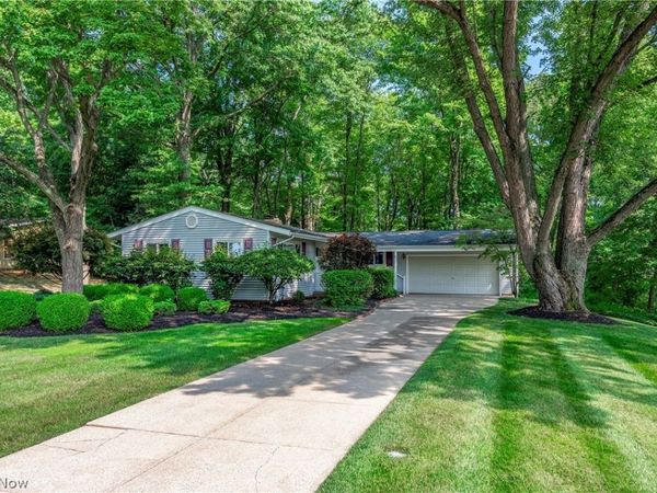 6705 Hawthorne Drive, Brecksville, OH 44141