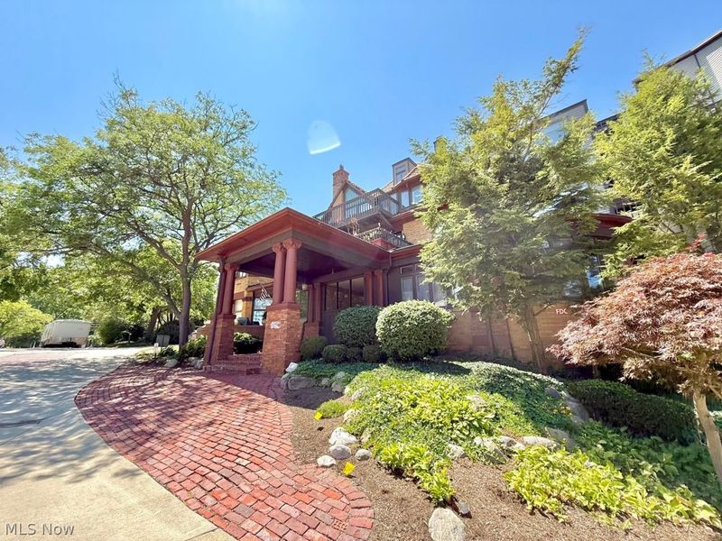 , Unit 48, Bay Village, OH 44140 Photo 2
