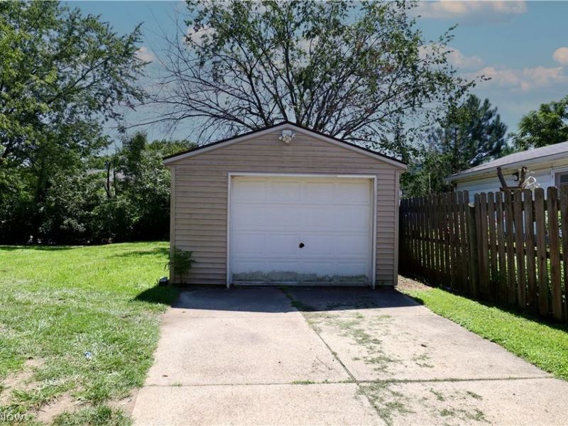 44 E Brookside Avenue , Akron, OH 44301 Photo 9