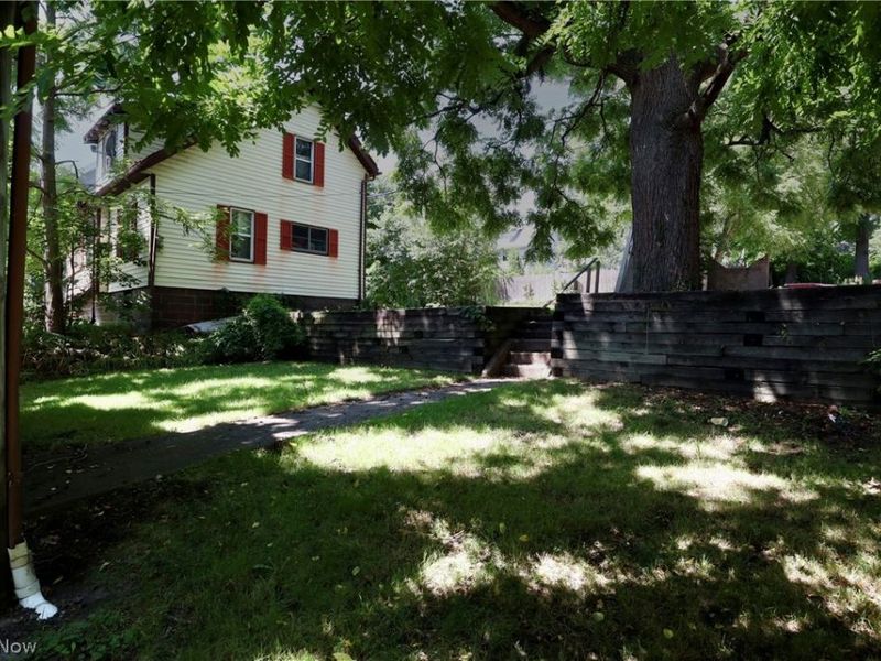 835 Kenmore Boulevard , Akron, OH 44314 Photo 4