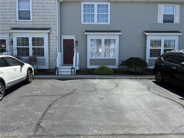 3184 Deer Trail , Unit B, Cortland, OH 44410