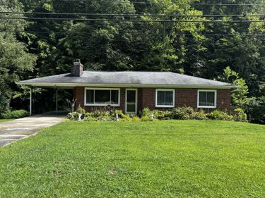 8785 W Kentucky 30 , Jackson, KY 41339