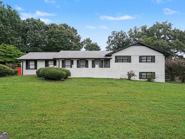 8806 Twin Oaks Drive, Jonesboro, GA 30236