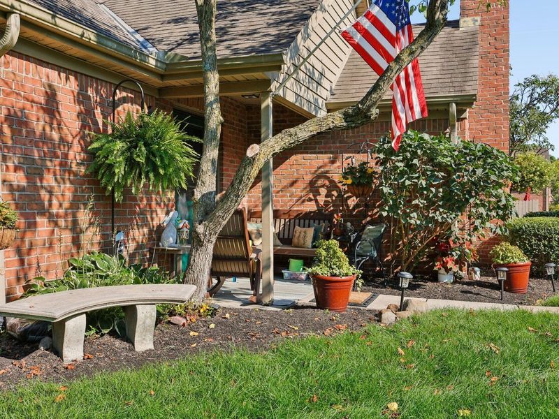 884 Village Brook Way , Columbus, OH 43235 Photo 3