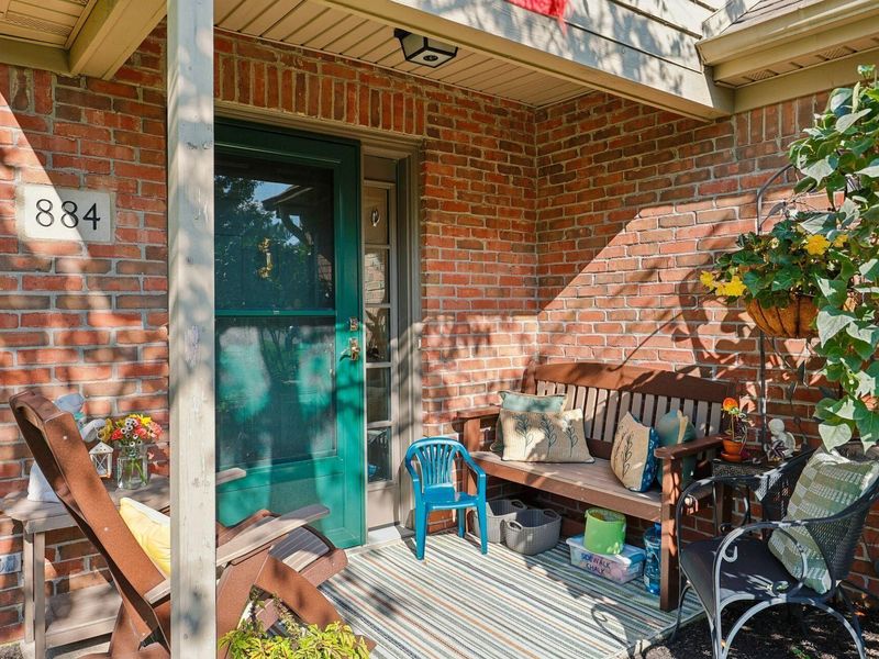 884 Village Brook Way , Columbus, OH 43235 Photo 4