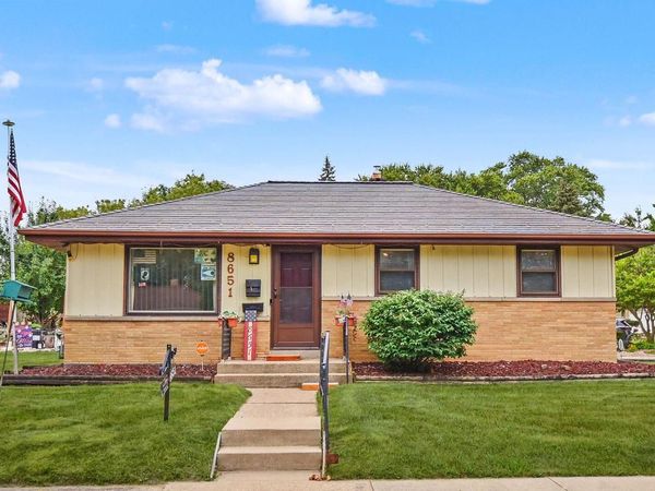 8651 W Crossfield AVENUE, Milwaukee, WI 53225