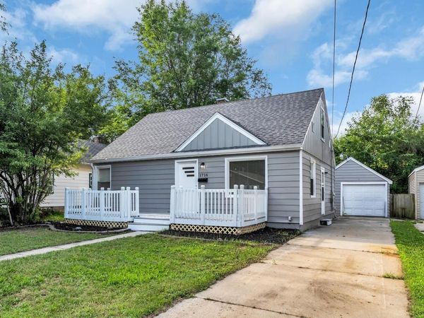 1716 W Grand AVENUE, Beloit, WI 53511